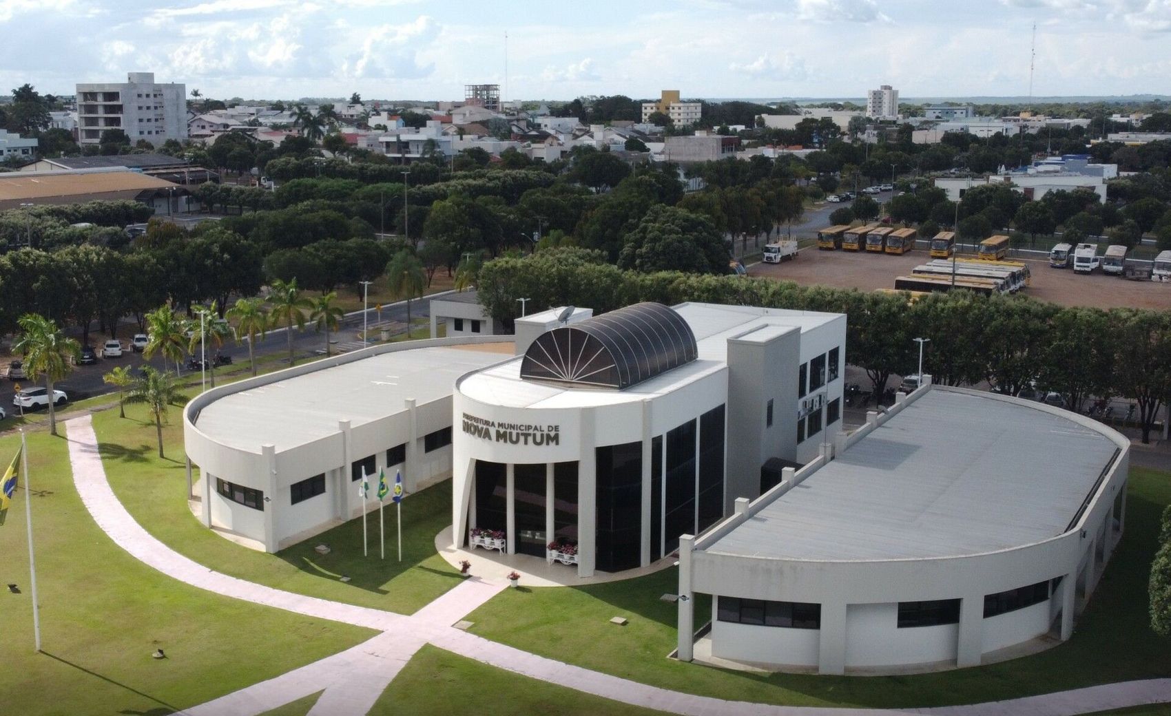 Prefeitura Municipal de Nova Mutum vista de cima